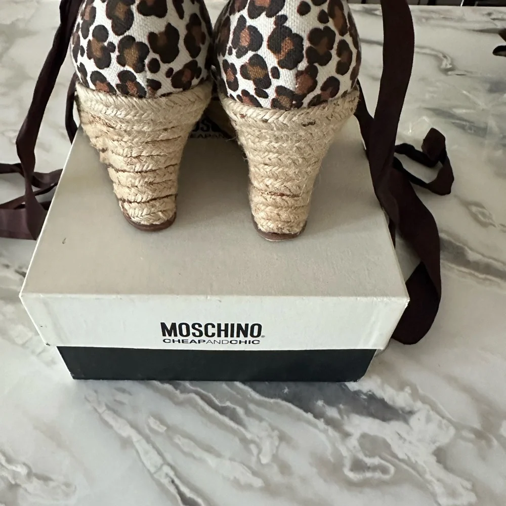 Vintage Moschino Animal Print wedge ankle strap shoes w/ribbon tie. size -6.5 - Picture 9 of 14